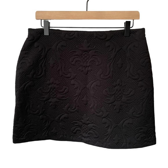bebe | Embossed Quilted Floral A-line Mini Skirt Black LG - Picture 4 of 10